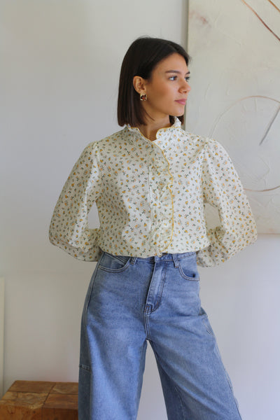 Blusa flores amarillas volante