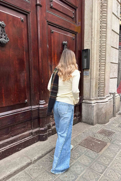 Vaqueros panel lateral oscuro