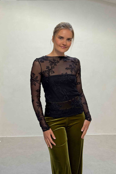 Top bordado lencero negro