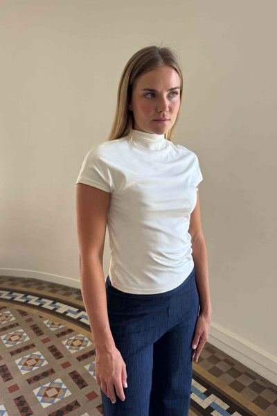 Camiseta blanco cuello subido