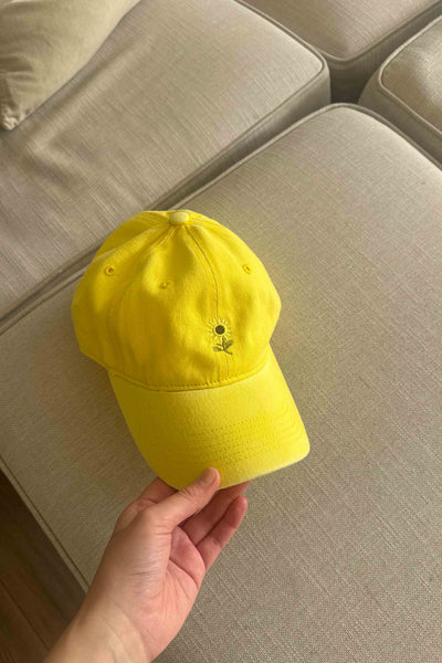 Casquette jaune avec tournesol