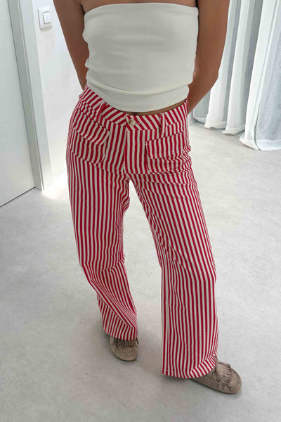 Pantalón de rayas rojas